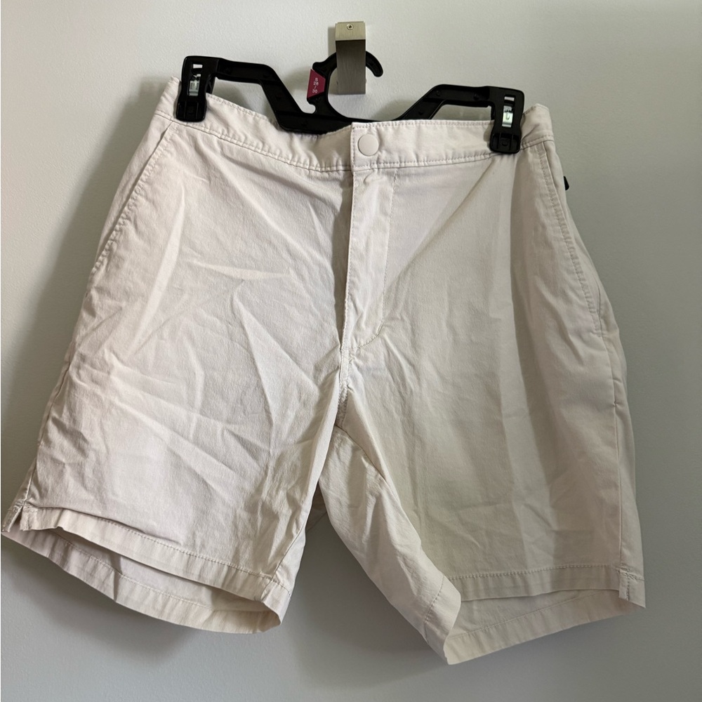 Old Navy Men's Light Tan Flat Front Shorts
